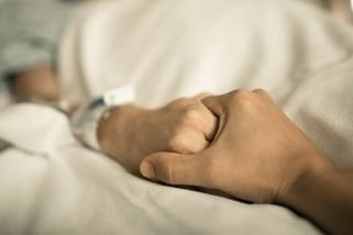 Prožili klinickou smrt, teď lidé popsali zážitky z „druhé strany“. V jedné věci se shodují