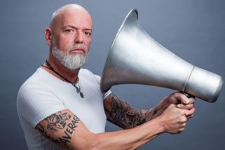 Holky si tak dlouho vybírají toho nejlepšího, až to přeženou, zestárnou a zůstanou samy..., říká David Shorf - Proženy.cz