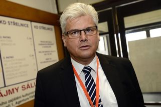 Ludvíkova parta z kauzy Motol si namastila kapsy. Brali miliony ročně, odměny byly ve výši jejich platu – eXtra.cz