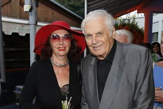 Zemřel manžel Saskie Burešové Petr Obdržálek. Režisérovi Kalendária bylo 84 let - Super.cz