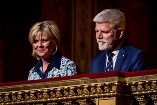 Pavel žádal o převedení části svých prezidentských náhrad na manželku - Novinky