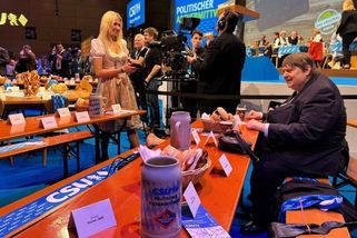 Volby za rohem! „Sudeťák“ Posselt chce občanství pro milióny soukmenovců... - Médium.cz