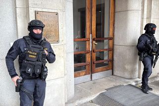Ozbrojeného muže u fakulty si volající vymyslel, hlásí policie - Novinky