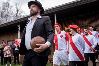 FOTO: Po 130 letech se hrál na Císařské louce fotbal - Novinky