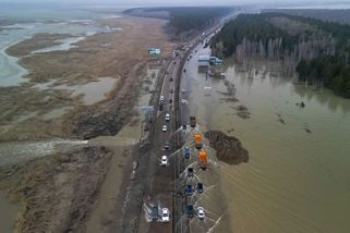 Prchejte z Kurganu! Na město se valí obrovská povodňová vlna z Kazachstánu, varuje gubernátor - Novinky