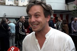 Hezoun z Devadesátek mohl být právníkem: Kryštof Bartoš o hraní, demonstracích, létě i o tom, proč se přestal stříhat a holit - Super.cz