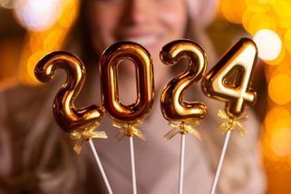 Tarotový horoskop na rok 2024: Co čeká každé znamení? Láska, vztahy, zdraví, práce i duchovní růst - Proženy.cz