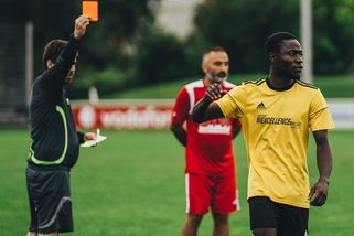 Výkony českých sudích jsou špatné, dohrávka ligy na Letné to jen potvrdila - Médium.cz