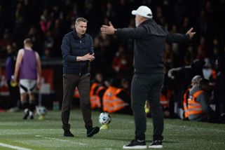 Disciplinárka zahájila řízení se Slavií kvůli incidentu v derby. Nakopnutí Kuchty nepotrestá | Livesport.cz