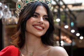 Světová královna krásy je v Praze: Nádherná Indka nemá jedinou plastiku