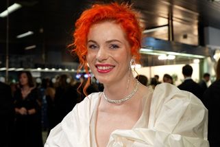 Největší odhalený úlet na zahájení Varů: Zadeček v průsvitné látce!