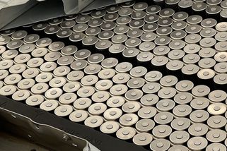 Dojezd 1 500 km a plné nabití za 12 minut. Tohle je „zázračná“ baterie, která překonává naftové automobily