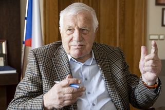 Klaus: Vláda je tragická. Musí přijít plošné škrty - Novinky