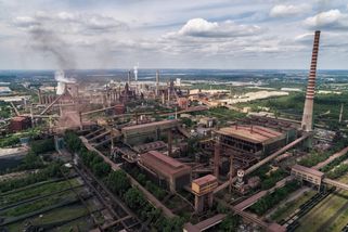 Maďarsko a Polsko hlásí prudký propad průmyslu, EU přitom roste