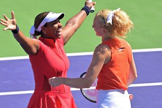 Velké gesto Siniakové. Zvládneme to pro tvého syna, uklidnila plakající parťačku - Sport.cz