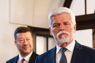 Podpora prezidenta vzrostla, podle mnohých ale příliš zasahuje do politiky