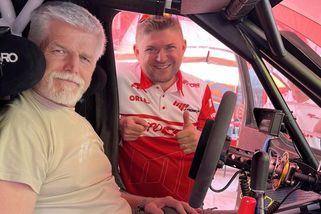Prezident Pavel vyrazil podpořit Čechy na Dakar. Spát bude ve stanu - Sport.cz