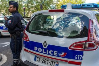 Válka gangů ve Francii? Útočník za bílého dne kalašnikovem postřílel skupinu lidí, ukazuje brutální video