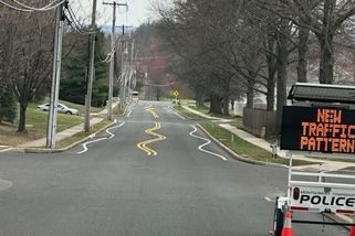 Vlnovka místo rovné čáry? Radnice zkouší nový způsob zpomalení dopravy - Novinky