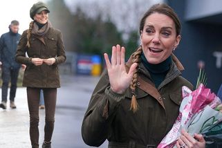 Je tak krásná a úžasná, ale tak strašně hubená! Princezna Kate vyměnila sukni za úzké kalhoty a vyděsila fanoušky - Super.cz