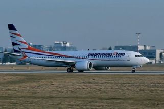 Opilý Čech pozvracel cestující, zkolaboval a napadl lékaře. Letadlo do Egypta muselo nouzově přistát - Novinky