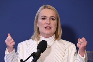 Může se přijít zeptat, o to menší ostudu bude mít....