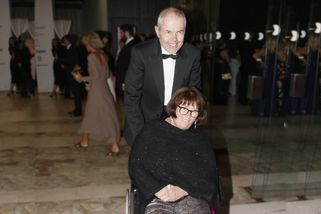 Marek Eben utekl s manželkou z Prahy do lesů. Na pozemku o velikosti 27 tisíc m2 si postavili dům bez jediného schodu