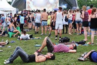 Lidé na Trutnovsku jsou zoufalí: Za domy jim hučí technoparty. Nikdo to tu nechce, zuří