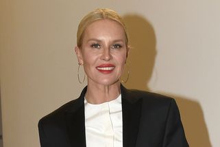 Rána pro Simonu Krainovou: Modelce ukradli identitu, a dokonce využili i její syny - Super.cz