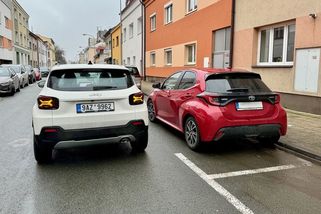 Jak správně používat blinkry při parkování: Správný postup je jen jeden, spousta řidičů však volí nesprávný a nebezpečný - Garáž.cz