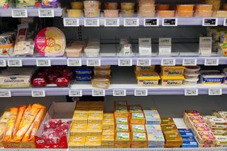 Petra (28): V Polsku jsem šla jen pro máslo. Co jsem vyslechla u regálů, mě úplně rozhodilo - Médium.cz