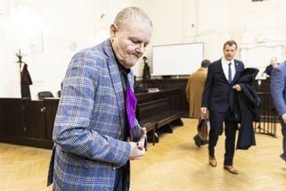 V justici občas musíte dát úplatek, řekl u soudu advokát - Seznam Zprávy