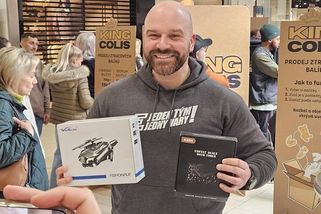 Dlouhá fronta, adrenalin. V Plzni začaly nákupy nedoručených zásilek