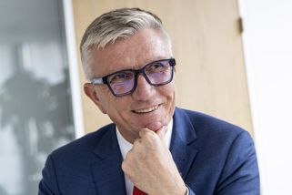 Byznys pro Hospodářskou komoru? Čtyři poslanci propašovali do návrhu zákona správu exkluzivního seznamu čísel lidí - Novinky