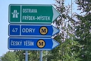 Dopravní značka s hrubkou vzbudila posměch. ŘSD se omluvilo - Novinky