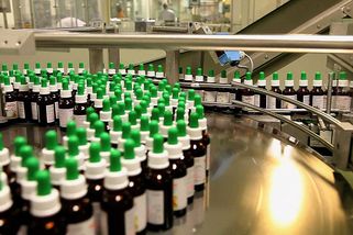 Velké farmaceutické společnosti zůstávají v Rusku. Nezastavily tamní závody ani neutlumily obchod