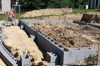 KVÍZ: Jen velký znalec ví, co je to atika, lodžie, bednění a pačok. V Česku je takových lidí pomálu