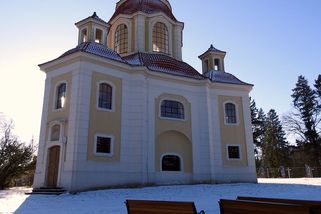Santiniho barokní skvost stojí vedle zámku, který obýval K. H. Frank - Médium.cz