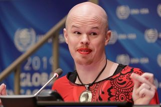 Bidenův nebinární expert na jádro brnká konzervativcům na nervy - Novinky