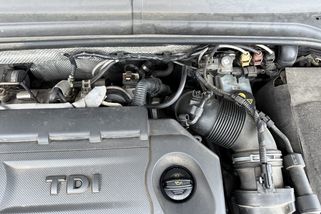 Nový zákaz spalovacích motorů schválen. Skončí miliony naftových a benzínových aut, Češi ale mají nohy na stole