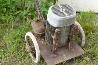 Sekačka na trávu z minulého století je opravdový unikát, sekat s ní ale nezkoušejte!