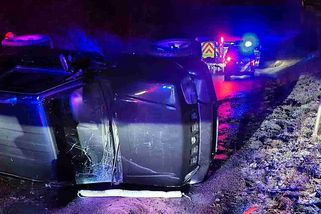 Řidič vyvázl po nehodě převráceného vozidla díky zásahu hasičů | hasici.cz