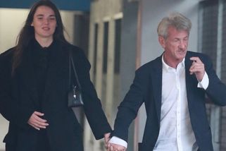 Sean Penn (65) se vodil za ruce s mladší přítelkyní (30): Vždyť je ošklivý a smrdí, děsili se lidé