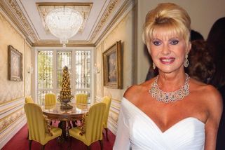 Kafe | Ivana Trumpová si žila jako Ludvík XVI. Červené hedvábí na stěnách, křišťálové lustry a osudné schodiště