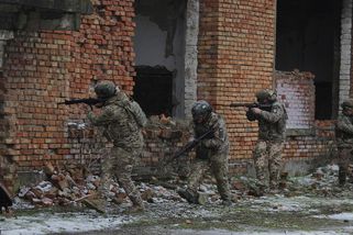 Ukrajina shání vojáky. Zelenskyj mladým nabídne „výhodné smlouvy“ - Seznam Zprávy