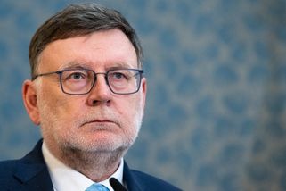 Windfall tax má pokračovat. Chybí nám 35 miliard kvůli energetické krizi, řekl Stanjura