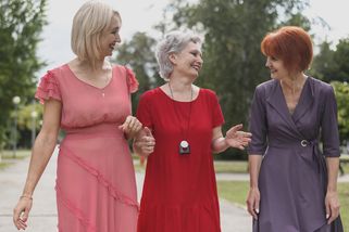 Nejhorší letní šaty pro seniorky: V roce 2025 stylisté tyto 3 už nedoporučují