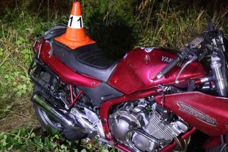 Motorkář se na Jesenicku lekl zatáčky a havaroval, letěl pro něj vrtulník - Novinky