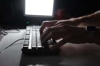 Mladík na sociální síti navázal přátelství. Vzápětí byl vydírán - Novinky