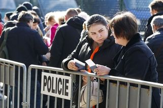 Mladé Ukrajince loví v Česku hned po příjezdu. Ti pak otročí, nebo nevědomky pomáhají podvodníkům - Novinky